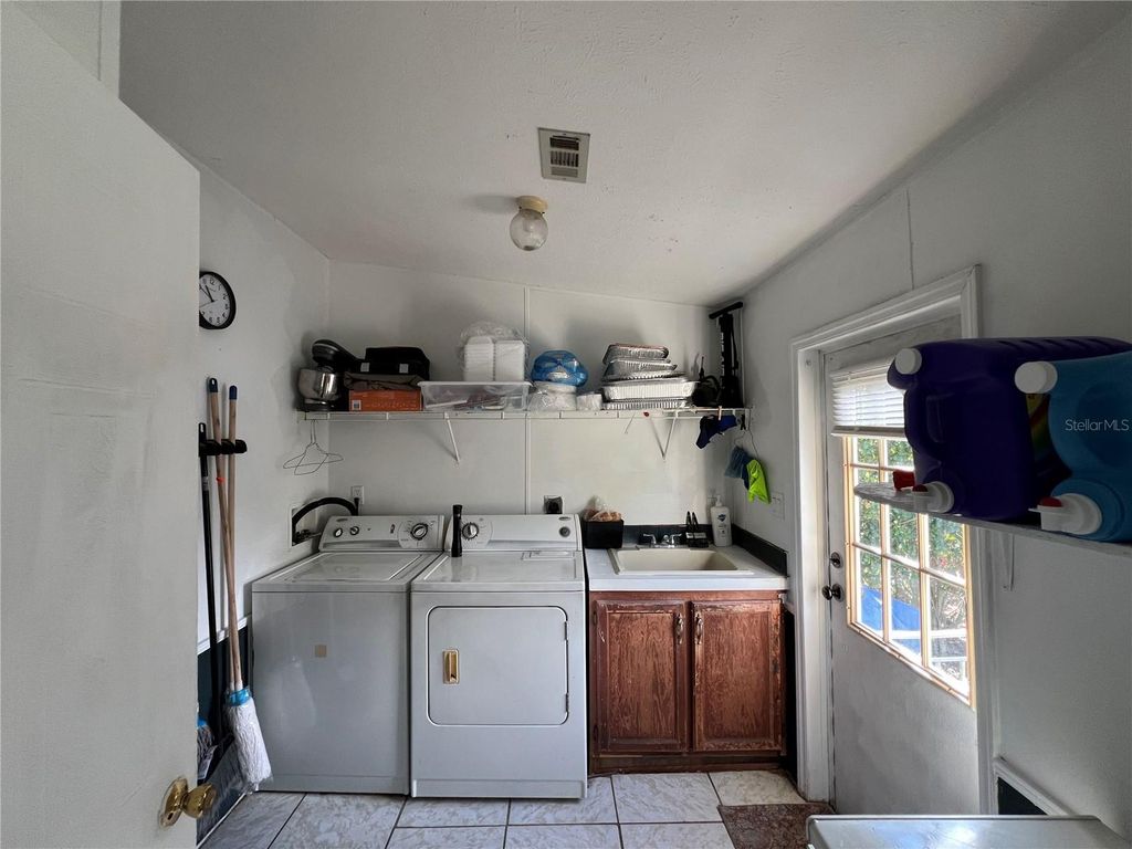 Image 21 of property listing at 1124 DARA CAY DRIVE, Kissimmee, FL 34741