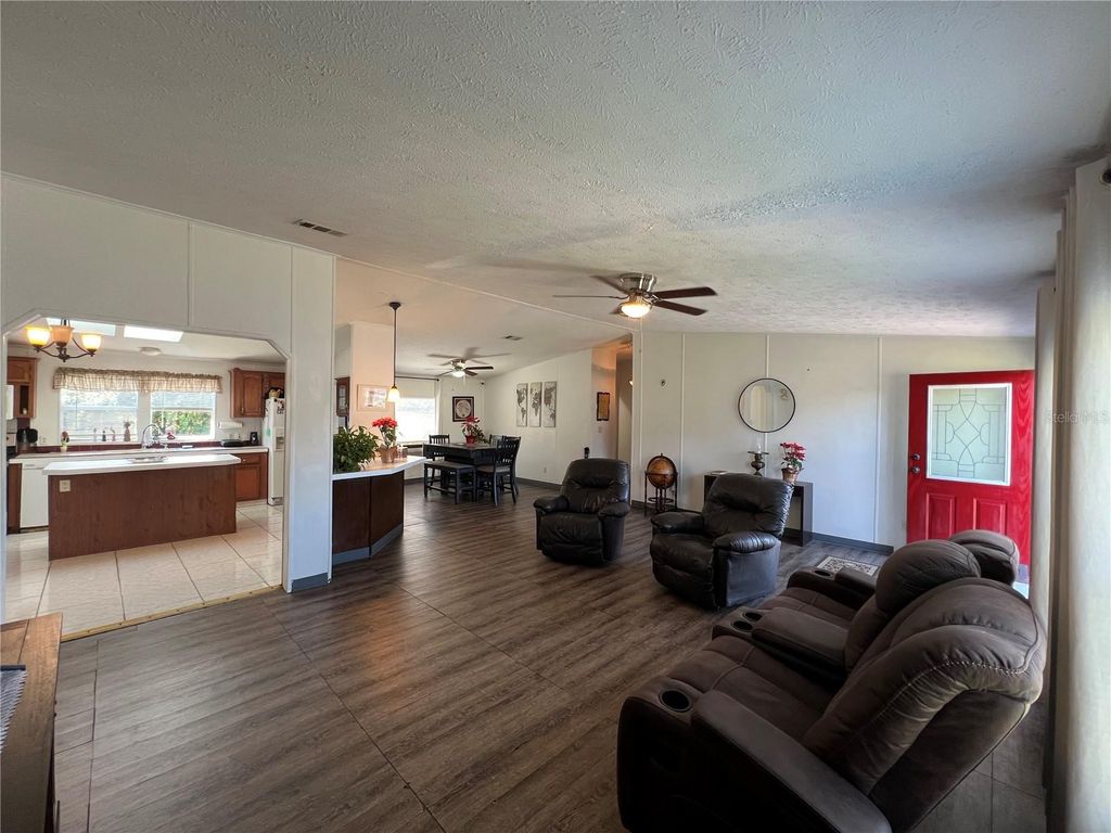 Image 4 of property listing at 1124 DARA CAY DRIVE, Kissimmee, FL 34741