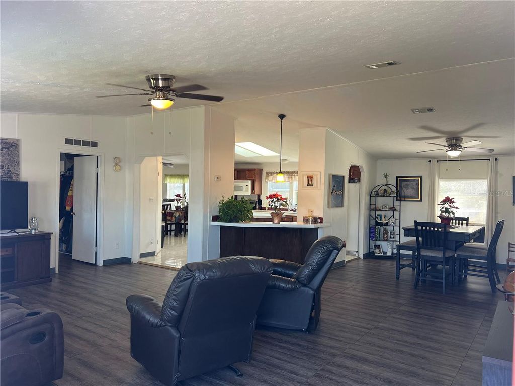 Image 6 of property listing at 1124 DARA CAY DRIVE, Kissimmee, FL 34741