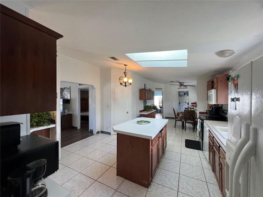 Image 10 of property listing at 1124 DARA CAY DRIVE, Kissimmee, FL 34741