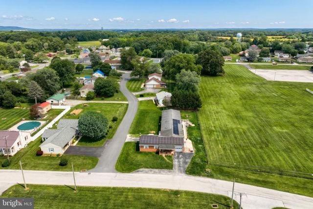 7 ELM AVE, Gettysburg, PA 17325