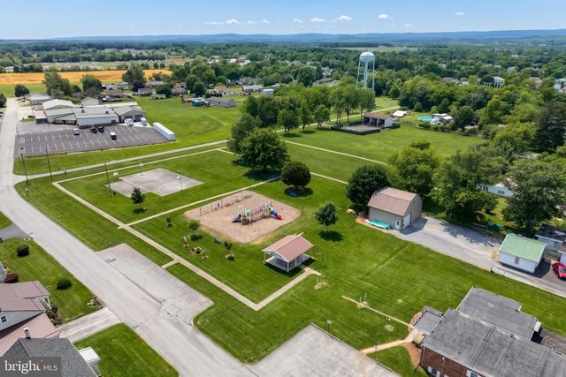 7 ELM AVE, Gettysburg, PA 17325