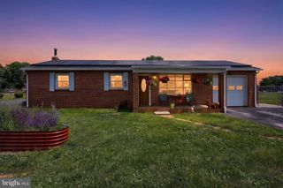 7 ELM AVE, Gettysburg, PA 17325