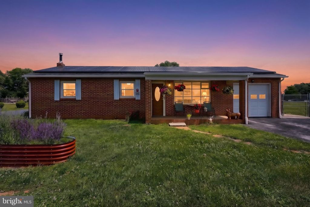 7 ELM AVE, Gettysburg, PA 17325