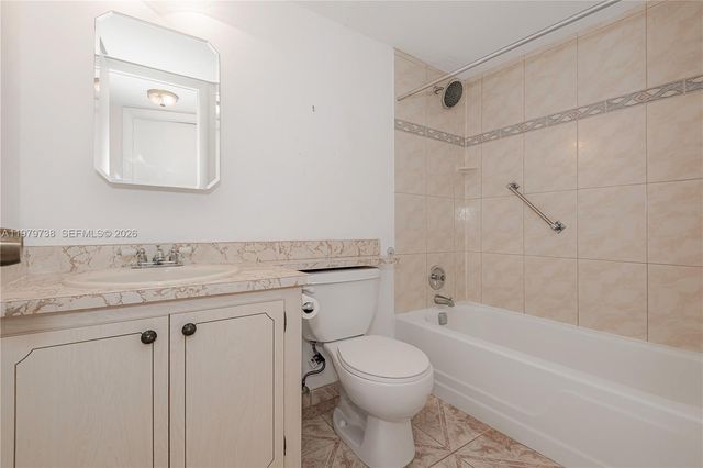 8345 Sunrise Lakes Blvd 210, Sunrise, FL 33322