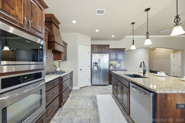 7514 E 83rd Place N, Owasso, OK 74055