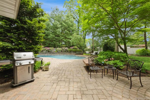 51 Chelsea Drive, Mount Sinai, NY 11766