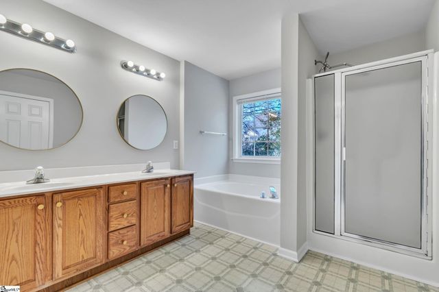 22 Summercrest Circle, Simpsonville, SC 29681