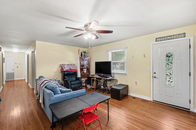 190 W Lynn Dr, Manchester, TN 37355