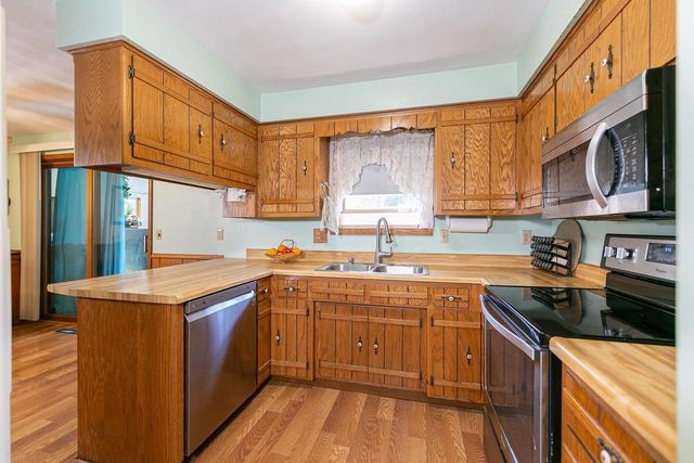 2149 N CONNIES COURT, Appleton, WI 54914
