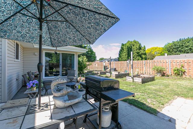 2149 N CONNIES COURT, Appleton, WI 54914