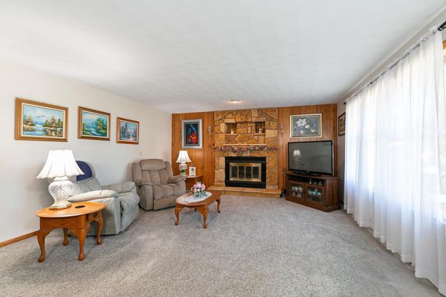 2149 N CONNIES COURT, Appleton, WI 54914