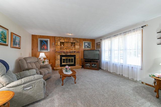 2149 N CONNIES COURT, Appleton, WI 54914