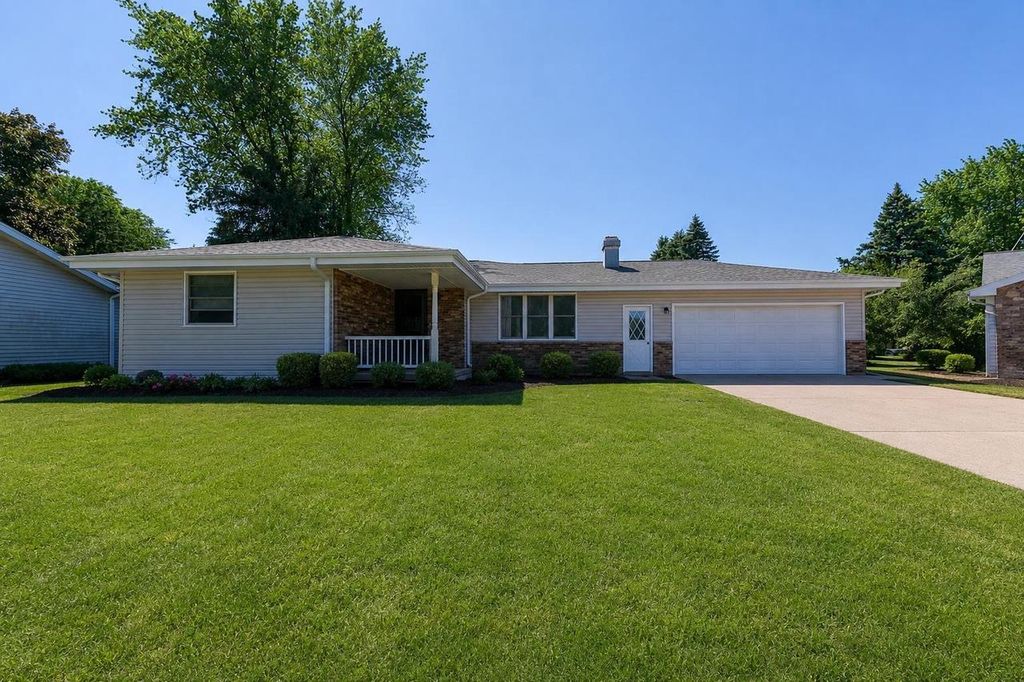 2149 N CONNIES COURT, Appleton, WI 54914