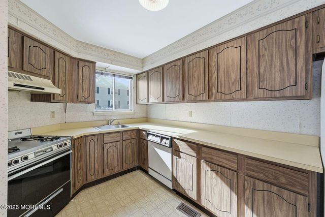 1502 Buckingham Circle, Middletown, NJ 07748