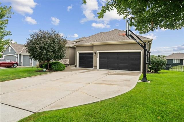 19013 Deer Run Street, Spring Hill, KS 66083