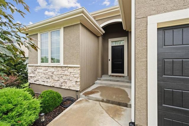 19013 Deer Run Street, Spring Hill, KS 66083
