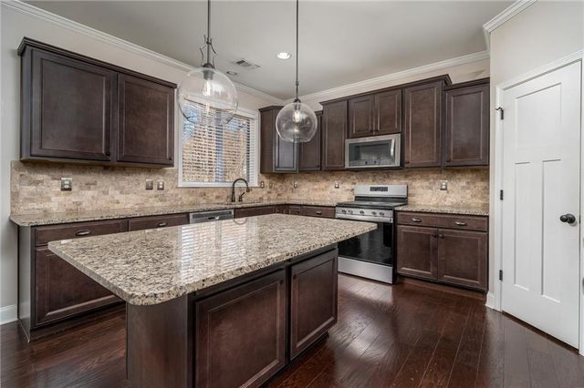 2740 Creekside Manor Dr, Powder Springs, GA 30127