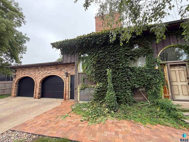 4309 S Briarwood Ave Avenue, Sioux Falls, SD 57103