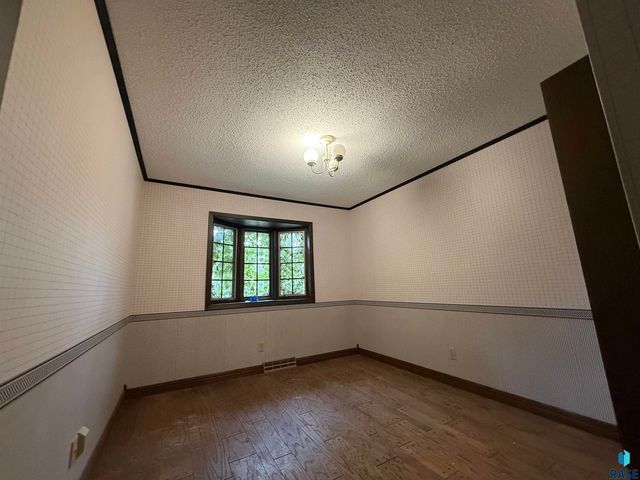 4309 S Briarwood Ave Avenue, Sioux Falls, SD 57103