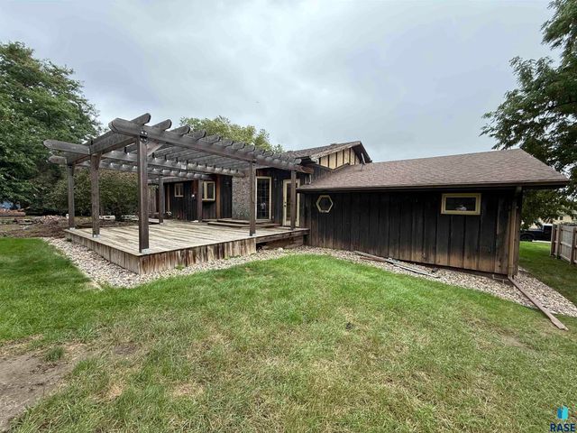 4309 S Briarwood Ave Avenue, Sioux Falls, SD 57103
