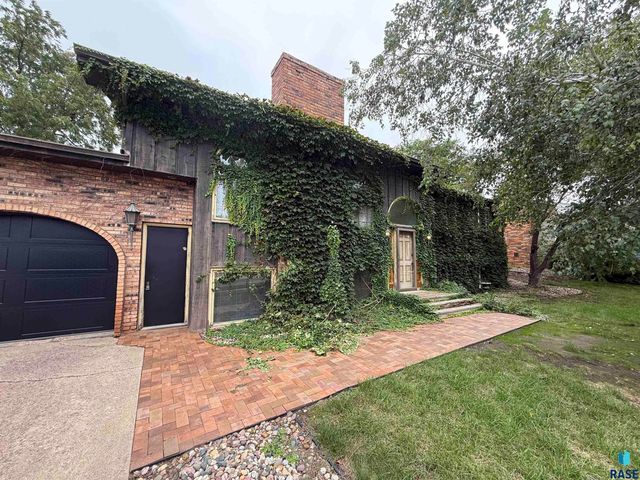 4309 S Briarwood Ave Avenue, Sioux Falls, SD 57103