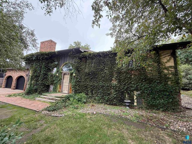 4309 S Briarwood Ave Avenue, Sioux Falls, SD 57103