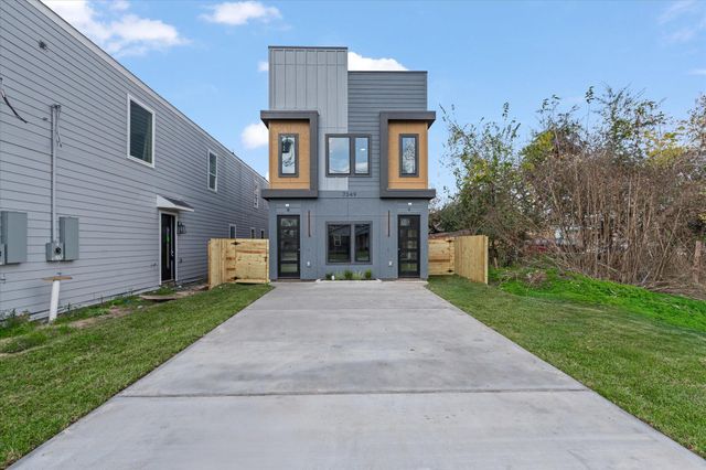 7349 Sandle Street A-B, Houston, TX 77088