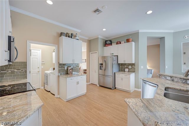 11086 Lakeland CIR, Fort Myers, FL 33913