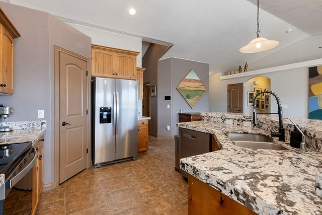 9096 N CLUBHOUSE LN, Eagle Mountain, UT 84005