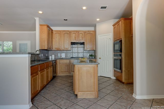 6811 Lendell St, San Antonio, TX 78249