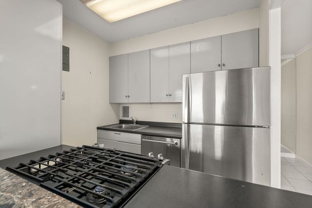 65 East India Row 27E, Boston, MA 02110