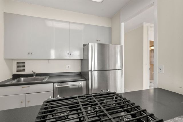 65 East India Row 27E, Boston, MA 02110