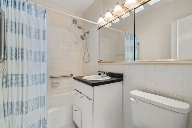 65 East India Row 27E, Boston, MA 02110