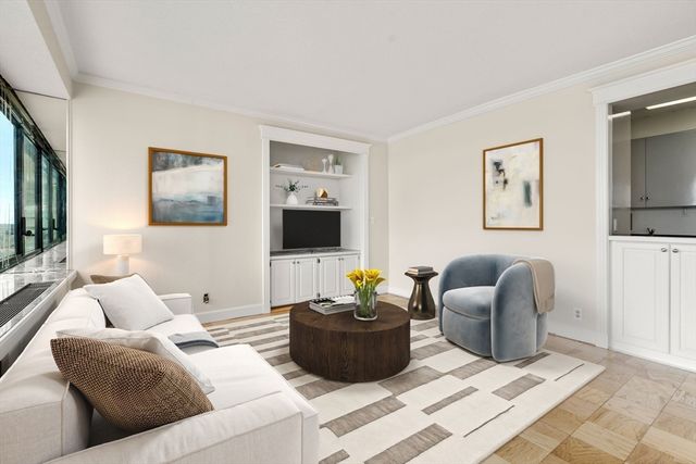 65 East India Row 27E, Boston, MA 02110