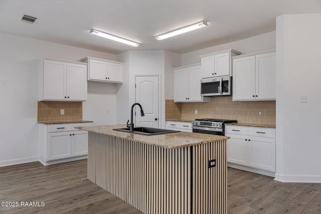 326 Forest Grove Drive, Youngsville, LA 70592