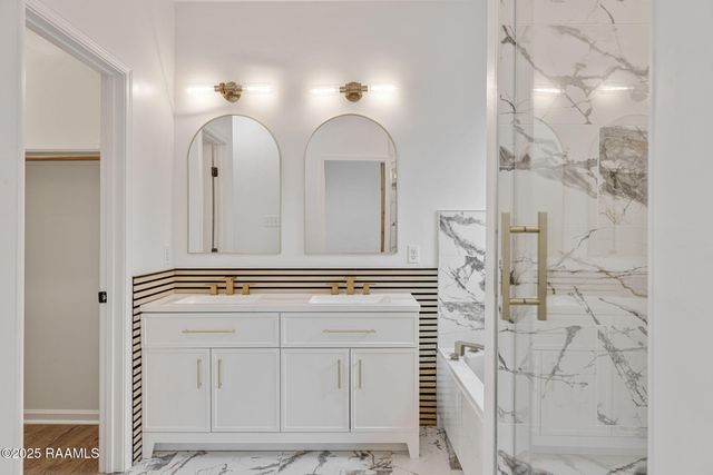 326 Forest Grove Drive, Youngsville, LA 70592