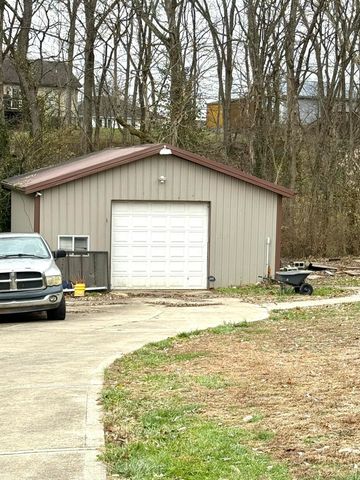 212 S Loop Drive, Stanford, KY 40484