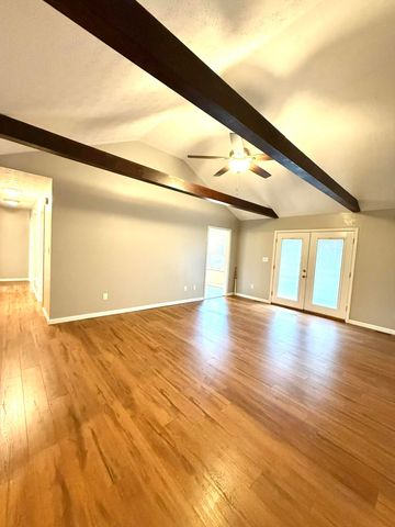 212 S Loop Drive, Stanford, KY 40484