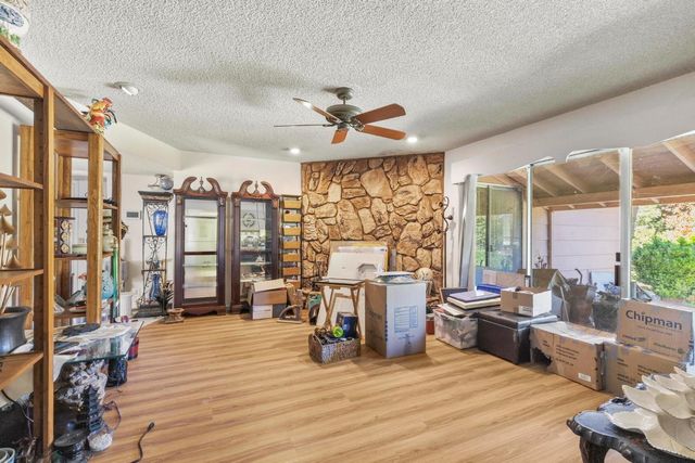 1581 Valley View Dr, Yuba City, CA 95993