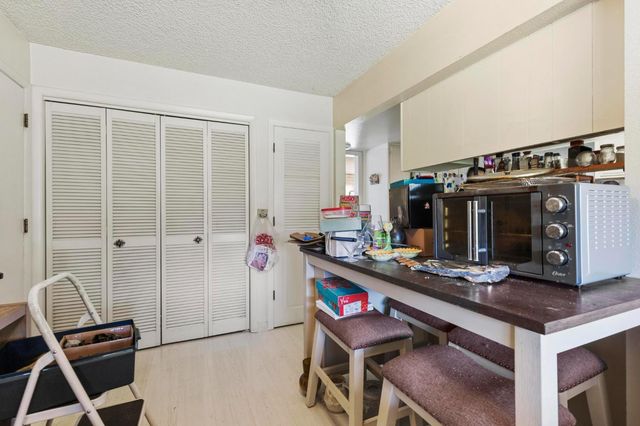 1581 Valley View Dr, Yuba City, CA 95993