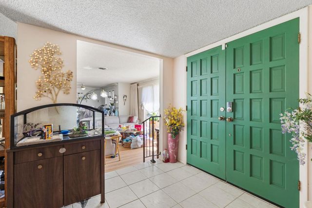 1581 Valley View Dr, Yuba City, CA 95993