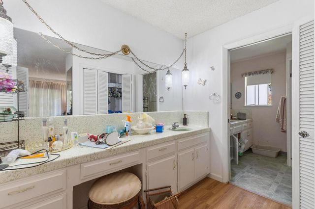 1581 Valley View Dr, Yuba City, CA 95993