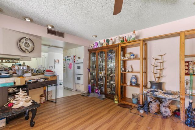 1581 Valley View Dr, Yuba City, CA 95993