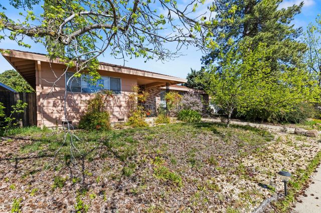 1581 Valley View Dr, Yuba City, CA 95993