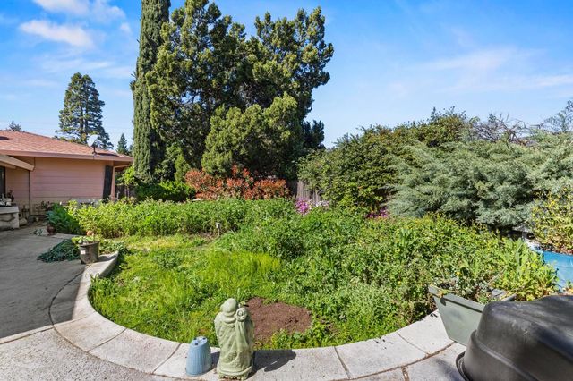 1581 Valley View Dr, Yuba City, CA 95993