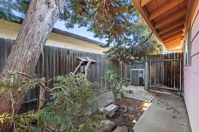 1581 Valley View Dr, Yuba City, CA 95993