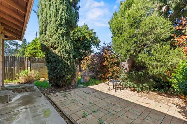 1581 Valley View Dr, Yuba City, CA 95993