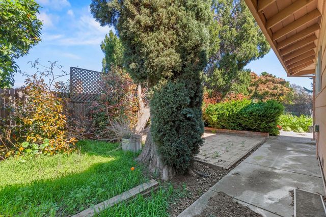 1581 Valley View Dr, Yuba City, CA 95993