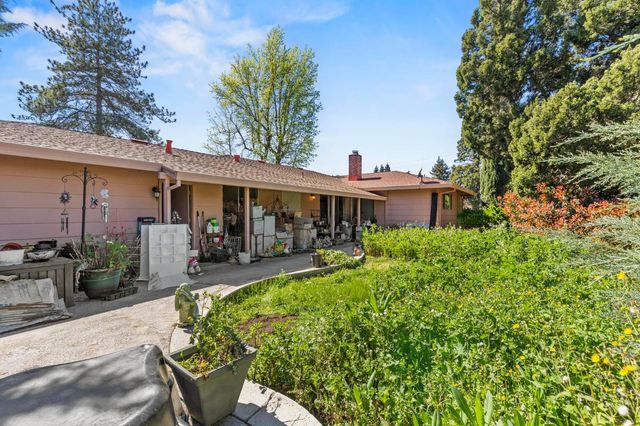 1581 Valley View Dr, Yuba City, CA 95993